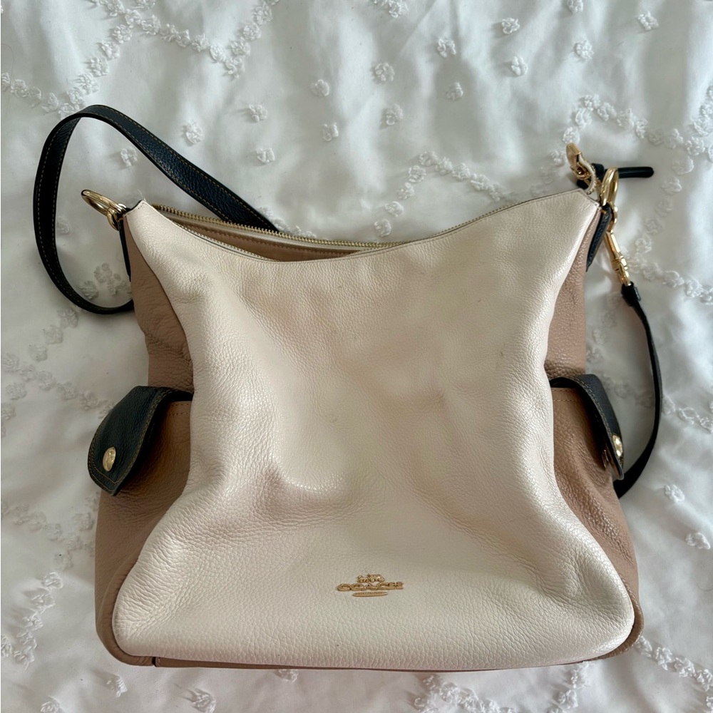 Coach Women's Black, Cream, and Tan Leather Shoulder Bag